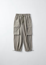 画像をギャラリービューアに読み込む, 【予約商品 12/8(月)18:00-発売】LIGHT SO STRETCH NYLON CARGO PANTS KHAKI