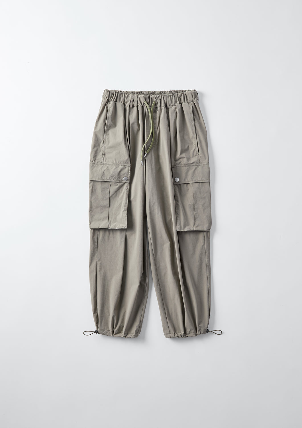 【予約商品 12/8(月)18:00-発売】LIGHT SO STRETCH NYLON CARGO PANTS KHAKI