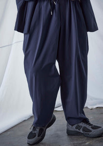 【予約商品 8/15(木)19:00-発売】CLEAN TECH TWILL WIDE PANTS NAVY