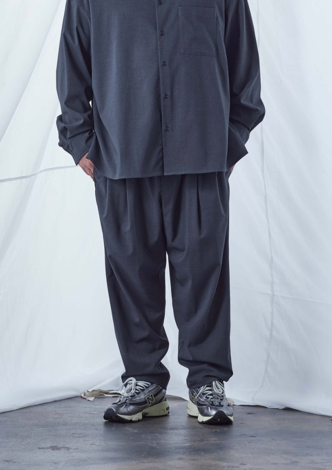 【予約商品 7/25(木)19:00-発売】WOOL LIKE TAPERED PANTS GREY